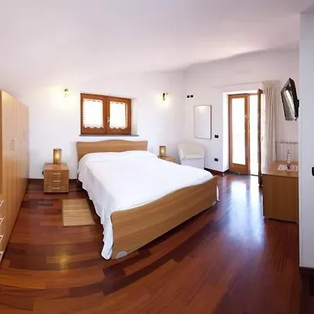 아파트 Sleeps 3 Pool Air Con Wifi 네라노